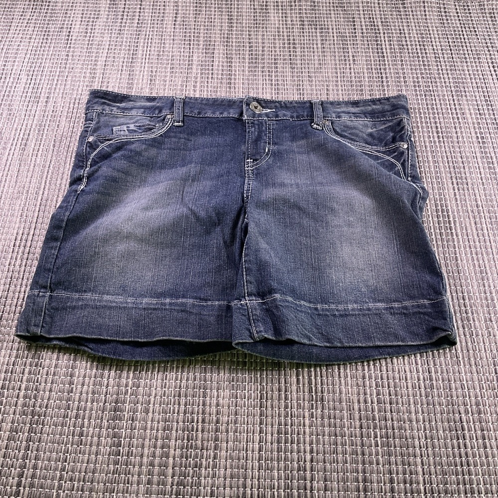 Guess Jeans Womens Denim Shorts Size 31 Medium Wash Stretch Cuffed JD100000100